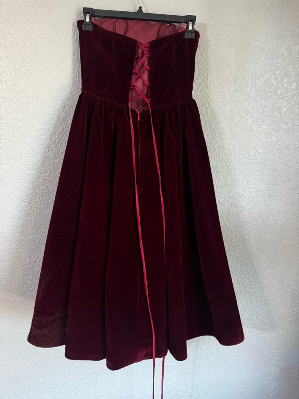 Burgundy Velvet Strapless Dress – Size 1 - Picture 3 of 3